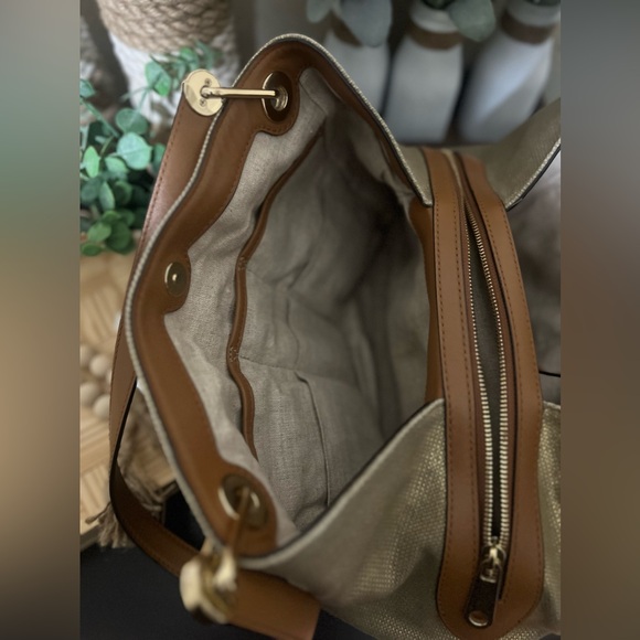 In Excellent Condition Michael Kors Raven Large Raven Gold Leather Shoulder Bag - Picture 5 of 9